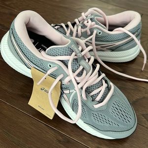 Women’s ASICS Tennis Shoe